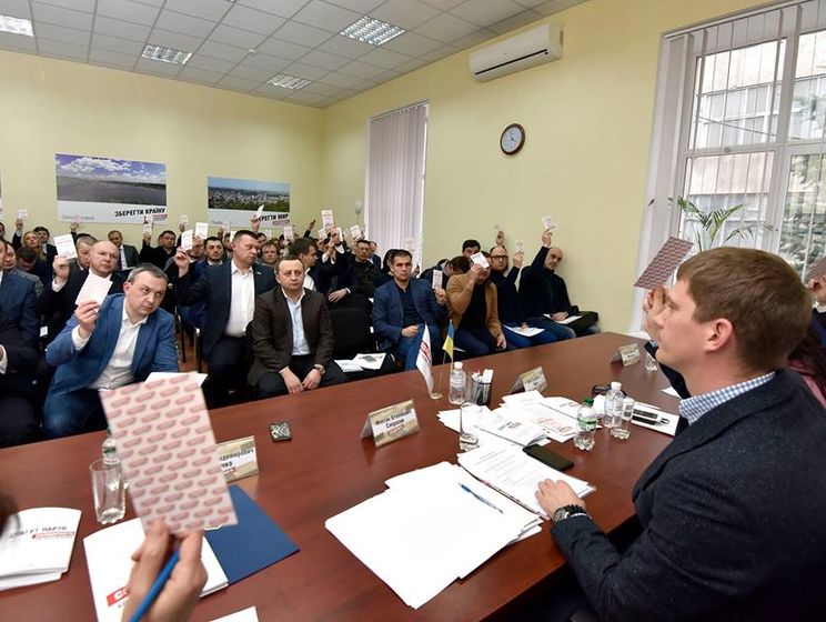 БПП на съезде принял решение досрочно прекратить депутатские полномочия Фирсова и Томенко