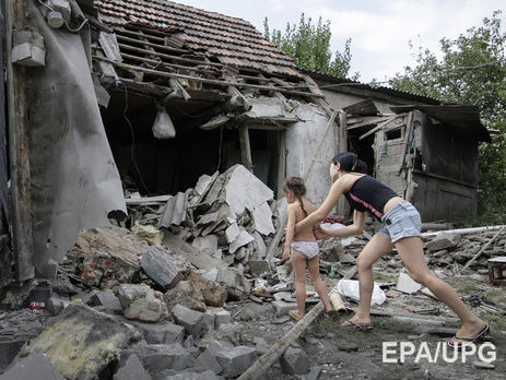 В Зайцево снаряд боевиков разрушил жилой дом, есть раненый