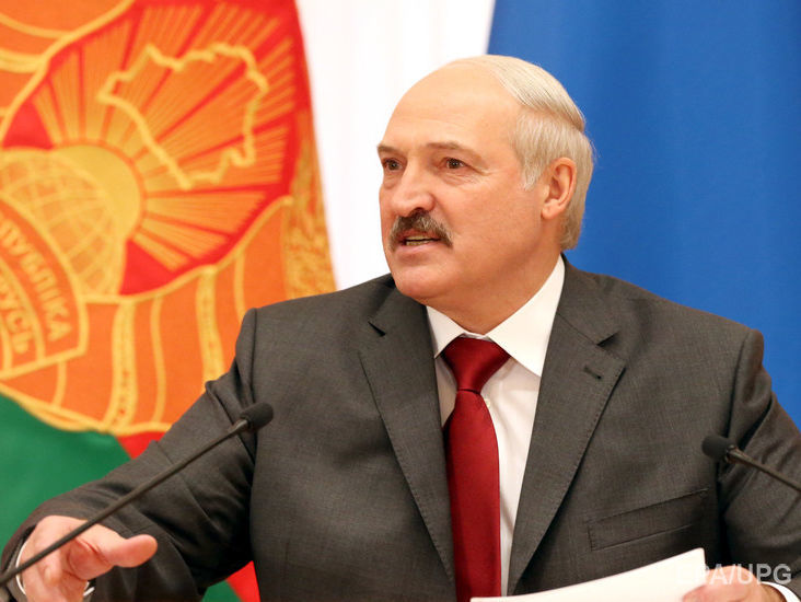 Лукашенко вдвое снизил тарифы на жилкомуслуги в Беларуси