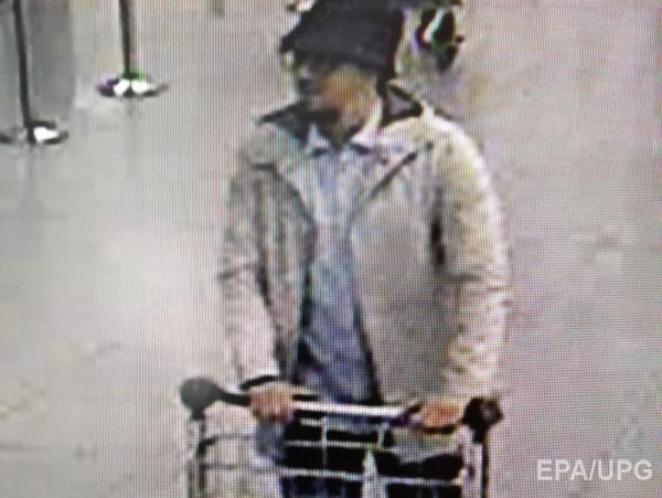 Суд Брюсселя отпустил "человека в шляпе", подозреваемого в организации взрывов в аэропорту