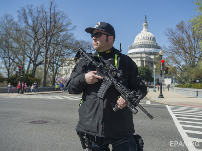 В здании Капитолия в Вашингтоне неизвестный открыл стрельбу