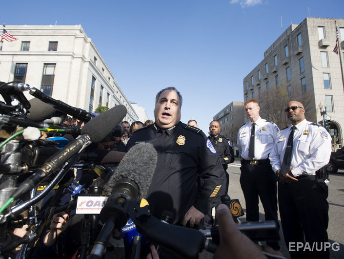 Полиция Вашингтона: Мужчина, пришедший с оружием в здание Конгресса, заявлял, что он "Божий пророк"