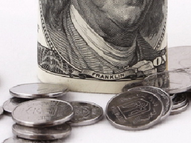 Курс валют НБУ: Доллару не хватило долей копейки до 10 грн