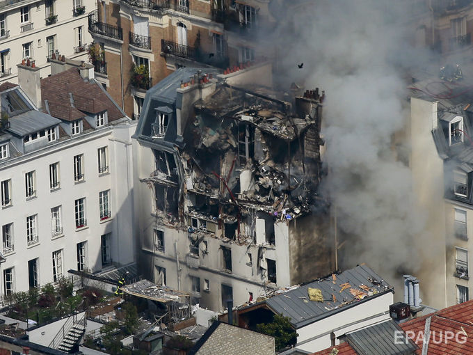 При взрыве жилого дома в Париже пострадали 17 человек
