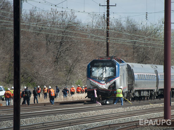В США в результате столкновения пассажирского поезда с экскаватором погибли два человека