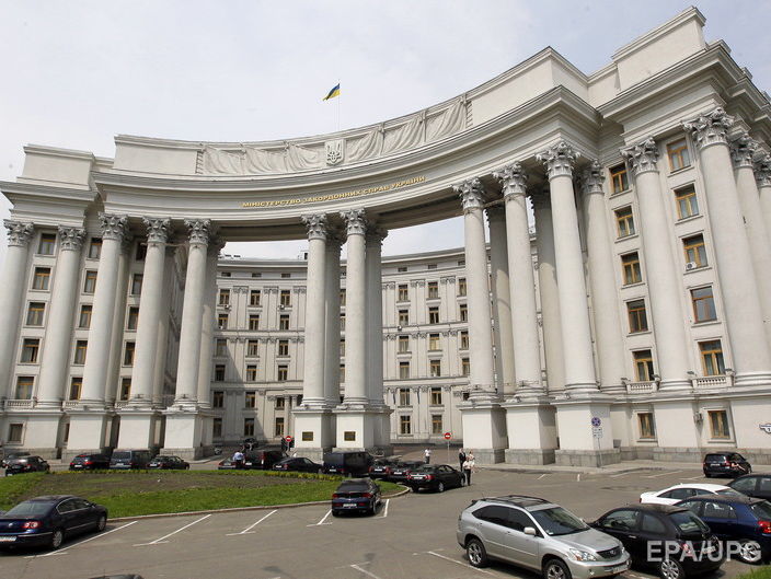 МИД Украины потребовал прекратить "психологическое издевательство" над Карпюком и Клихом