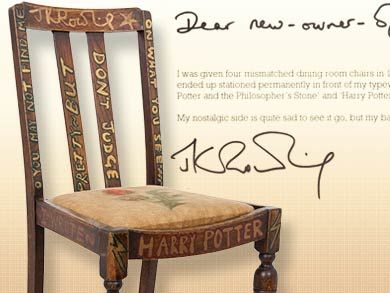 В США на аукционе продан стул, сидя на котором Роулинг писала книги о Гарри Поттере