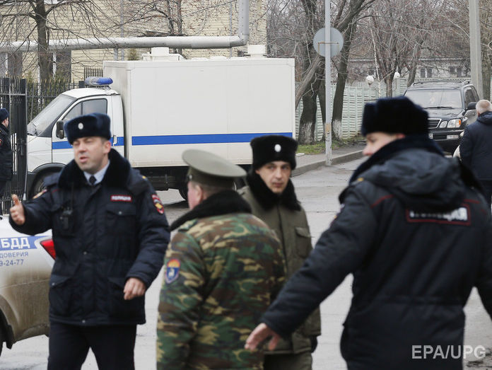 В России трое террористов-смертников подорвали себя возле райотдела полиции &ndash; СМИ