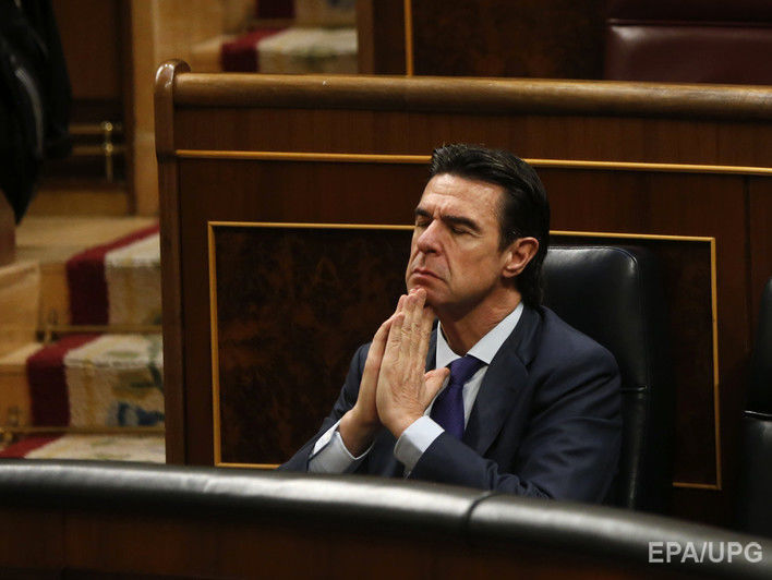 Испанский министр, упоминавшийся в "Панамском архиве", подал в отставку