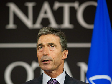 НАТО требует от России вернуть войска на базы
