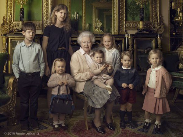 Королеве Елизавете II исполнилось 90
