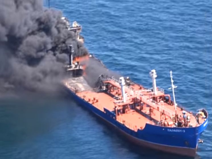 В Каспийском море продолжает гореть российский танкер. Видео