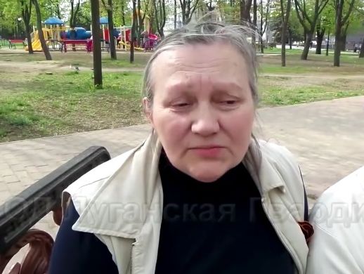 Луганская пенсионерка, активно помогавшая террористам, пожаловалась, что не получает пенсии от Украины. Видео