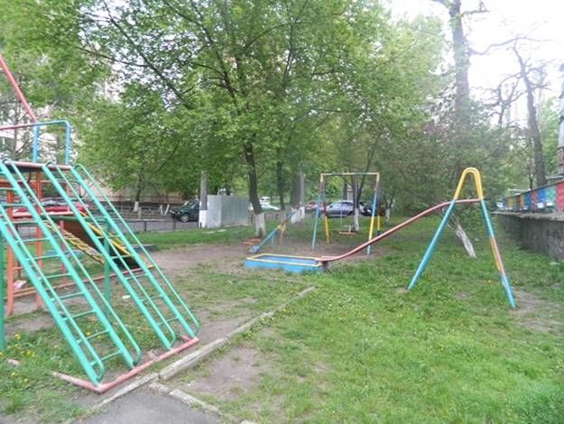 В Киеве 11-летний ребенок "заминировал" детскую площадку