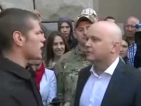 Под СБУ митингуют в поддержку Краснова: советника главы СБУ обозвали "сволочью"