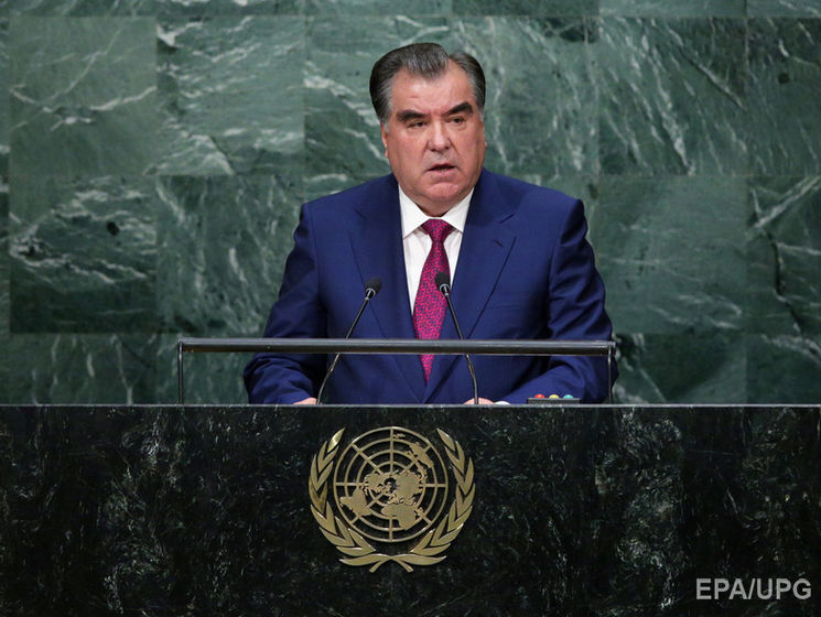 В Таджикистане окончательно отказались от русских окончаний в фамилиях и отчествах