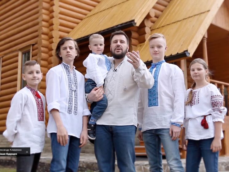 Клименко показал в пасхальном ролике своих детей и племянников