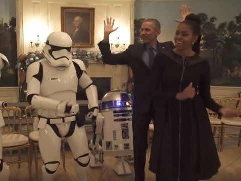 Барак и Мишель Обама станцевали с имперскими штурмовиками и R2-D2. Видео