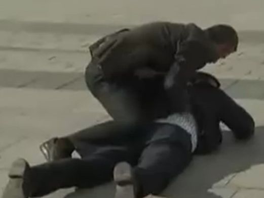 В Стамбуле перед зданием суда обстреляли журналиста, обвиняемого в разглашении гостайны