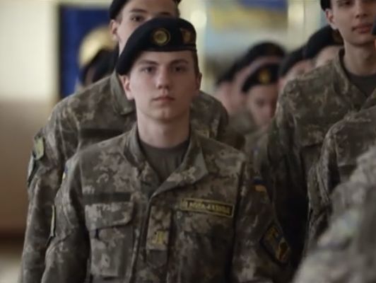 Ко Дню памяти и примирения Порошенко опубликовал ролик о трех поколениях украинских военных. Видео