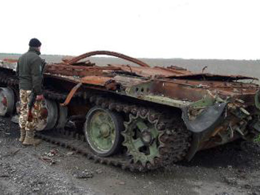 Бойцы "Айдара" нашли в районе АТО подбитый российский танк и запрещенные мины