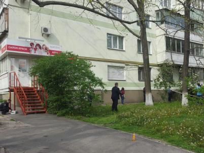 Полиция: Выбросившийся из окна многоэтажки в Киеве телеоператор, по показаниям соседей, планировал суицид