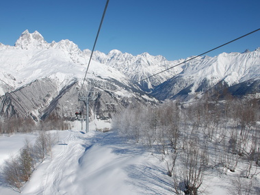 Из-за схода лавины в Грузии погибли четыре сноубордиста