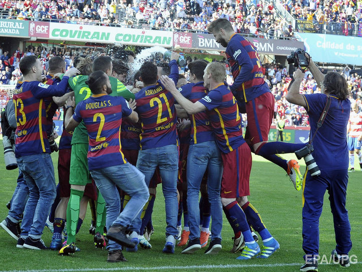"Барселона" стала чемпионом Испании по футболу второй раз подряд