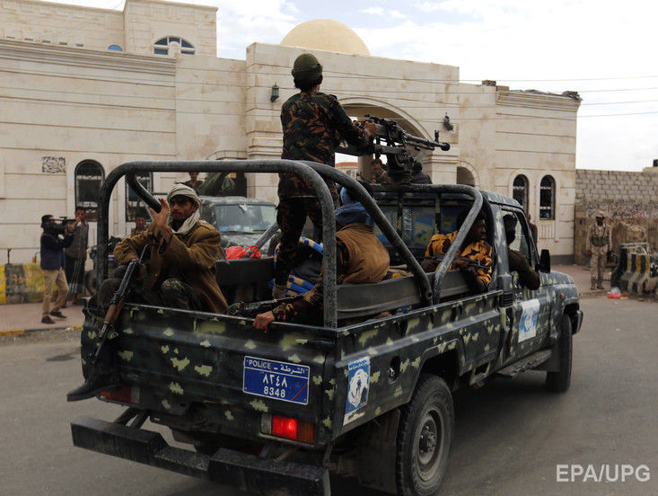 Террорист-смертник взорвал себя в полицейском участке в Йемене, погибли 25 человек
