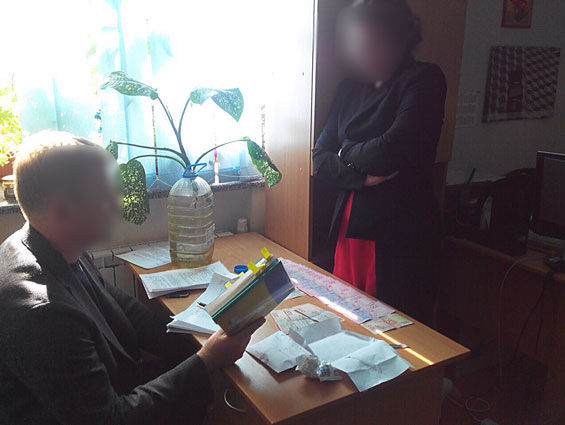 Замдиректора института в Киеве поймали на взятке