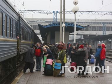 "Укрзалізниця" снова продает билеты на поезда в Крым