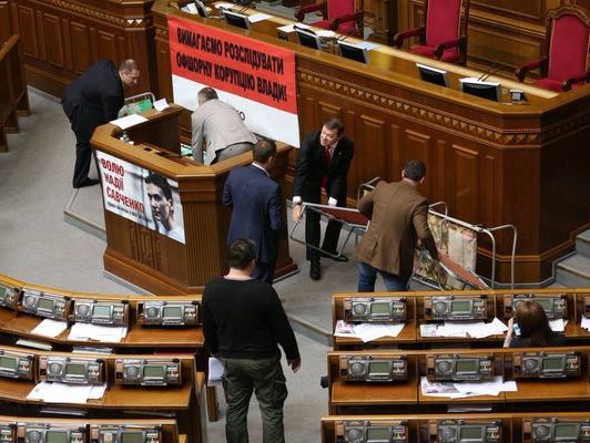 Депутаты Радикальной партии разблокировали трибуну парламента