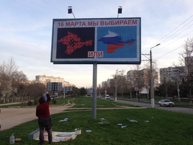 Крымский референдум рекламируют билбордами о фашизме и русском языке