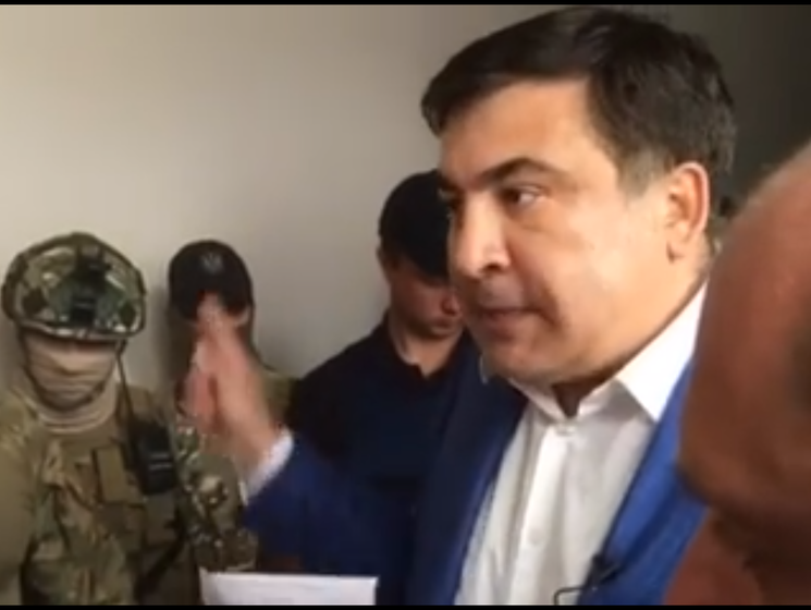 "Шваль совковая". Саакашвили раскритиковал обыски в офисе своего советника. Видео