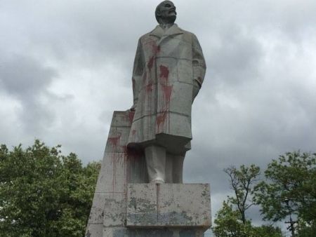 В Одессе демонтировали последний в городе памятник Ленину