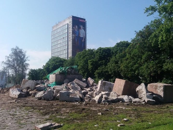 В Киеве завершили демонтаж памятника чекистам