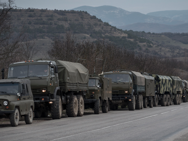 80 российских грузовиков направляются на север Крыма, 85 – на Симферополь