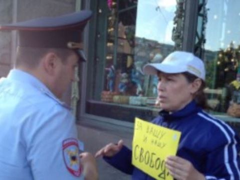 В Петербурге активисты провели акцию в поддержку "крымских заложников"