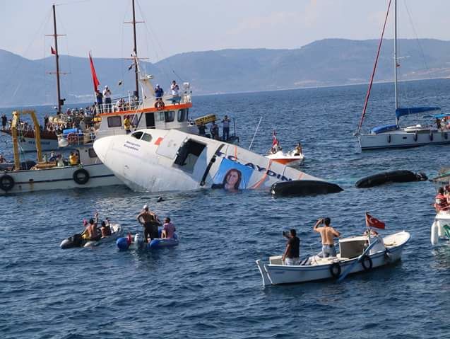 На курорте в Турции затопили пассажирский самолет
