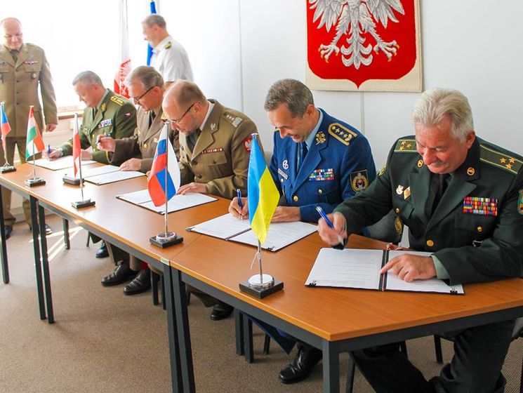 Украинские военные будут нести дежурство в составе боевой тактической группы "Вышеградской четверки"
