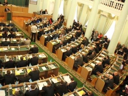 Хмельницкий облсовет проголосовал за переход к договорным отношениям с Киевом