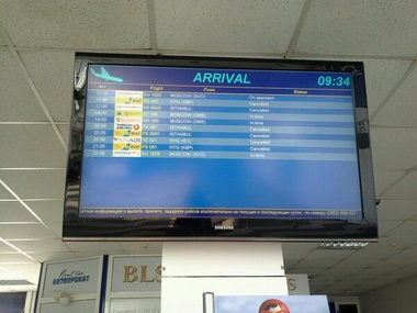 Отменены авиарейсы в Симферополь из Киева и Стамбула
