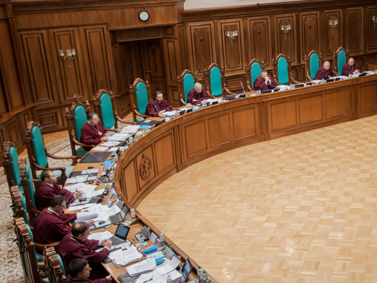 Конституционный Суд продолжит рассмотрение закона о люстрации 14 июня