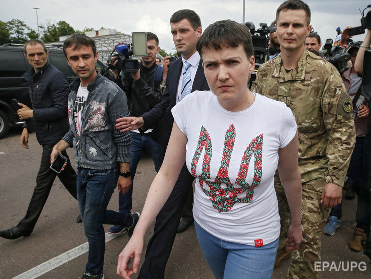 Савченко: Я могла открыть наручник, вытащить из берца шнурок, удушить автоматчика, застрелить двух других и уйти из плена