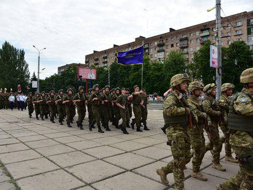 Мариуполь отметил парадом вторую годовщину освобождения от пророссийских террористов