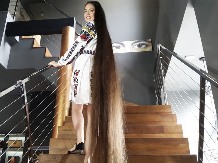 Украинка с самыми длинными волосами установила рекорд. Видео