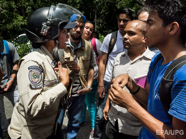 В венесуэльском городе Кумана в ходе массовых беспорядков и грабежей задержали 400 человек