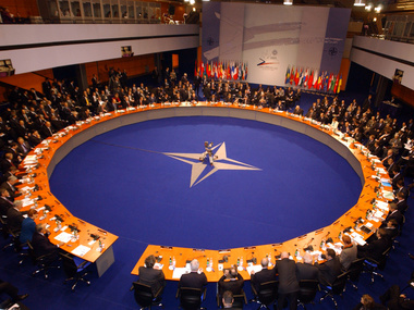 НАТО: В Крыму действуют российские военные 