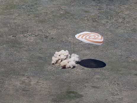 Мягкая посадка космонавтов в Казахстане. Фоторепортаж