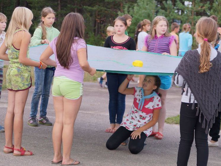 Организаторы лагеря в Карелии, воспитанники которого утонули в озере, предлагали детям "Школу рейнджеров: остаться в живых"